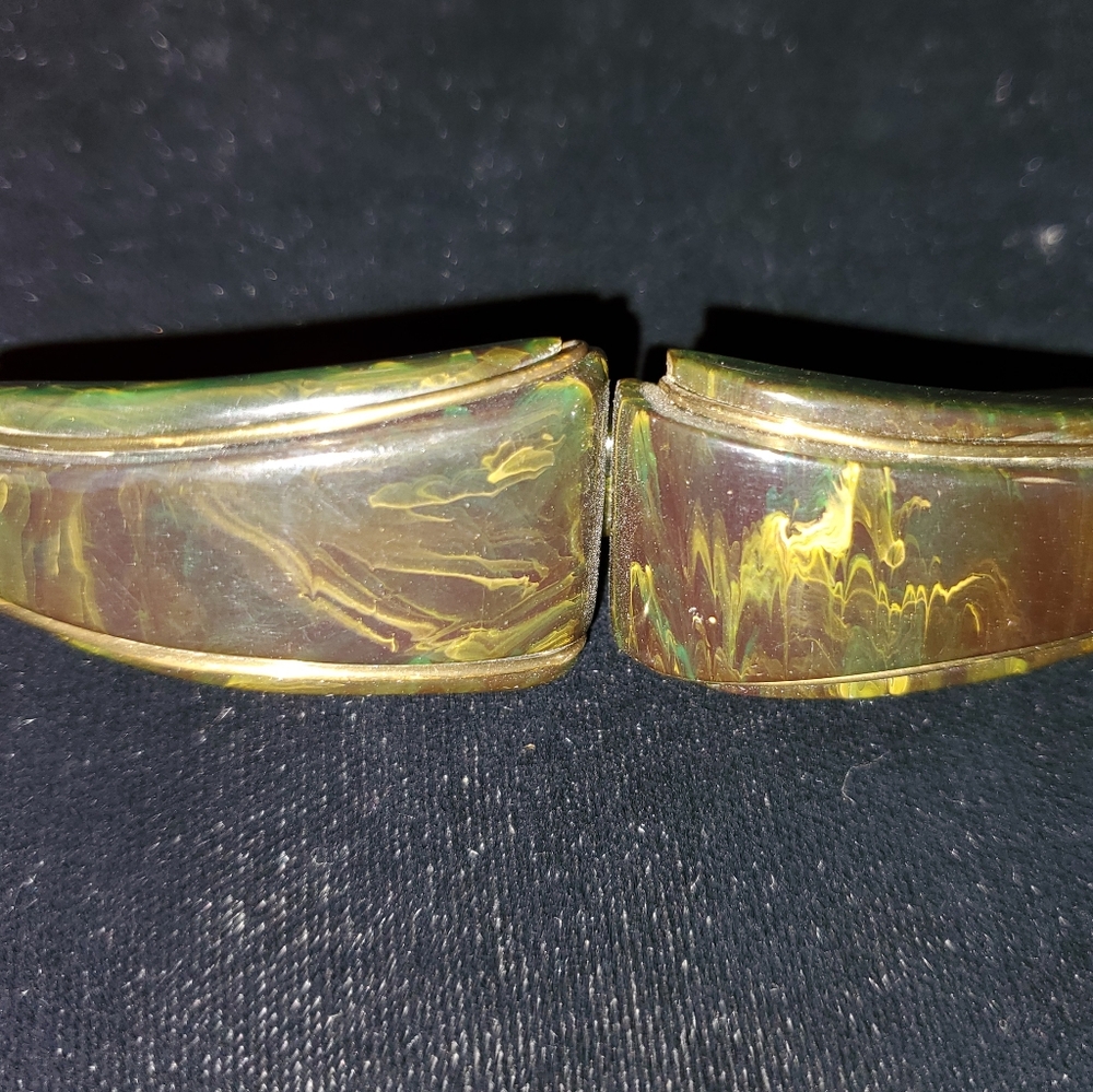 Vintage Bakalite Scarf Holder Brooch